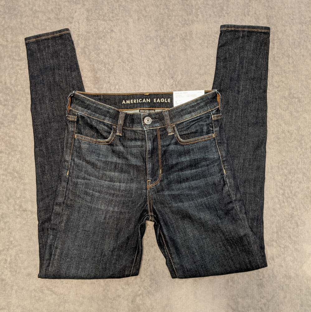 NWT- AE Hi-Rise Jegging - size 6 - 28W (long)